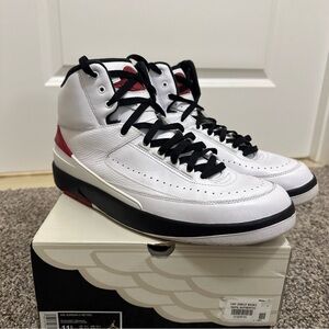 Men's White and Black Sneakers